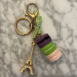 Key chain with gold Eiffel Tower Accent